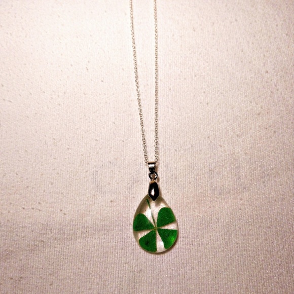 SICKHEADZ Jewelry - Lucky four leaf clover necklace